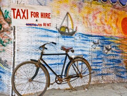 Puesto de alquiler de bicis en la playa de Arambol, en Goa (India).