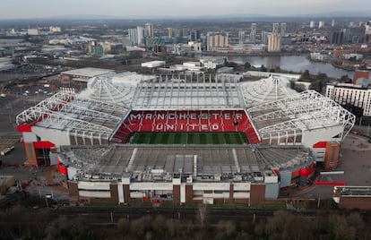 Imagen aérea del estadio del Manchester United, Old Trafford. 