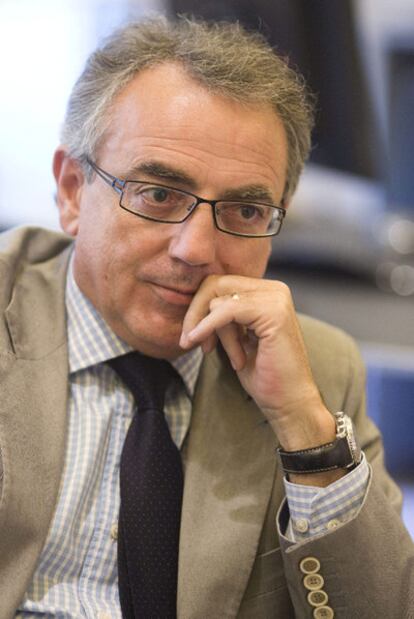 Miguel Sanz, en su despacho oficial como presidente navarro.