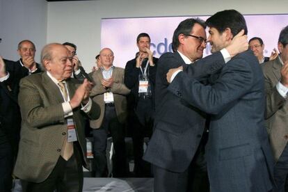 Artur Mas felicita a Oriol Pujol en su nombramiento a Secretario General de Convergencia Democrática en 2012.