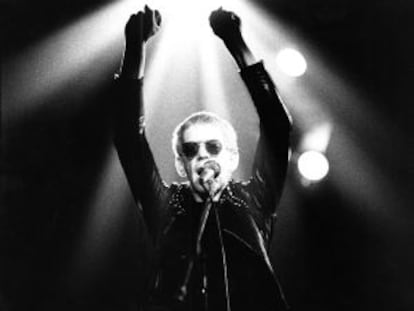 Lou Reed, en un concierto en Ámsterdam (Holanda), el 19 de mayo de 1974.