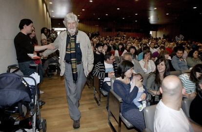 Beiras llegando a la asamblea 