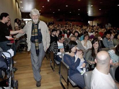 Beiras llegando a la asamblea 