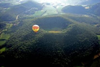 Un globo aerostático de Vol de Coloms en La Garrotxa (Girona).