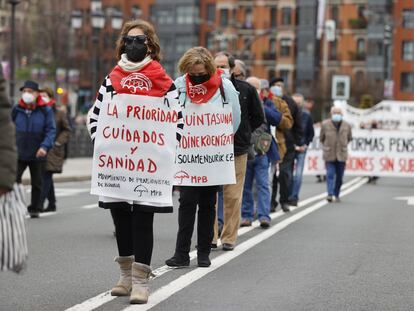 Varios pensionistas se manifiestan por las calles de Bilbao el pasado 15 de marzo.