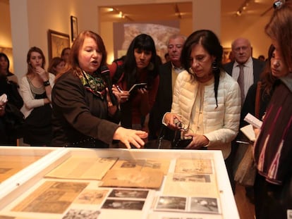 La presentación de la muestra que incluye documentos periodísticos.