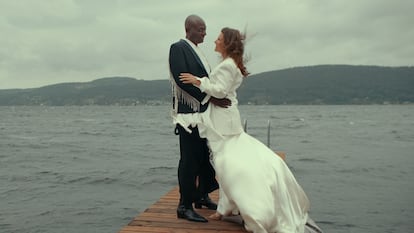 Durek Verrett y Marta Luisa de Noruega en un fotograma de 'Realeza rebelde: una insólita historia de amor'. 