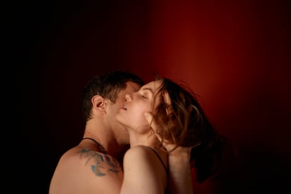 "La curvatura del pene también influye en el placer de la relación porque puede estimular el punto G. Aunque, si es excesiva, puede ser problemático”, afirma Francisca Molero, ginecóloga, sexóloga y directora del Instituto Iberoamericano de Sexología.