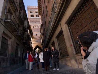 La torre de San Salvador, en la calle del Salvador de Teruel, data de comienzos del siglo XIV, aunque fue reconstruida tras un derrumbamiento en 1677.