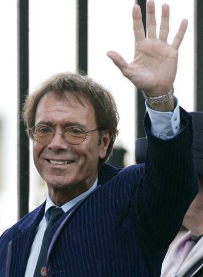 El cantante Cliff Richard.