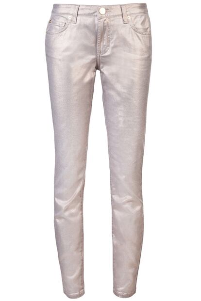 Pantalones pitillo de Versace (310 euros).