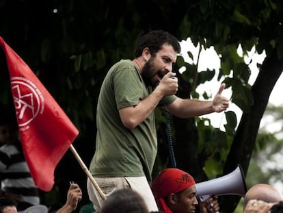 Guilherme Boulos durante uma manifestação.