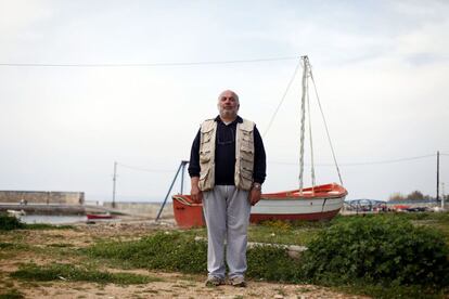 Nick Boudas, 54, repartido de pan, posa cerca de la localidad de Filiatra. "He perdido mi trabajo. Lo he perdido todo".