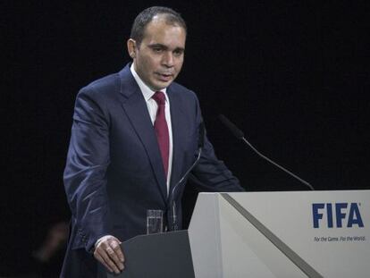 Ali Bin Al Hussein habla en un congreso de la FIFA.