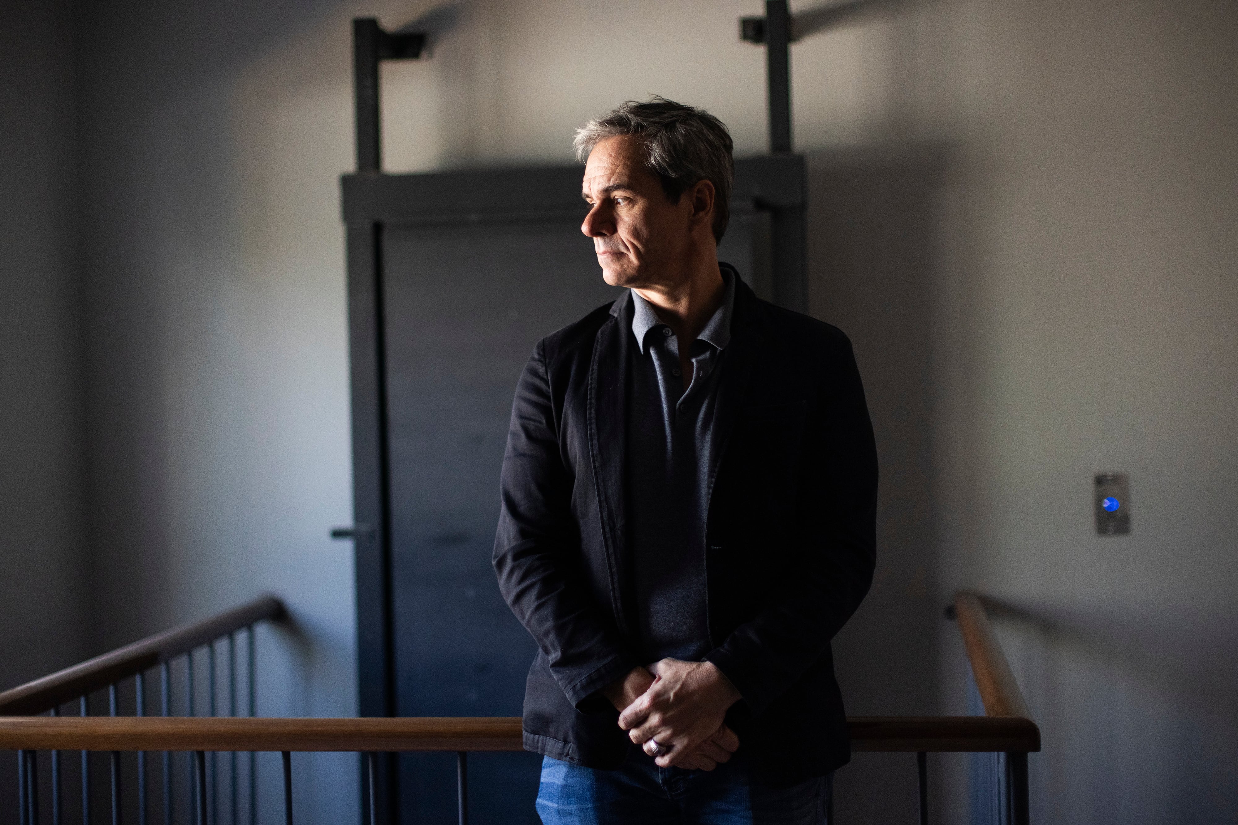 Tony Dalton deja de ser villano en la adaptación cinematográfica de ‘Las mutaciones’, la novela de Jorge Comensal