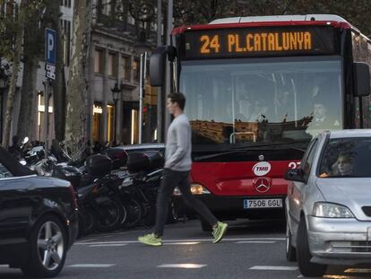 Un autobús pel centre de Barcelona.