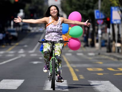 Una ciclista en Belgrado. 