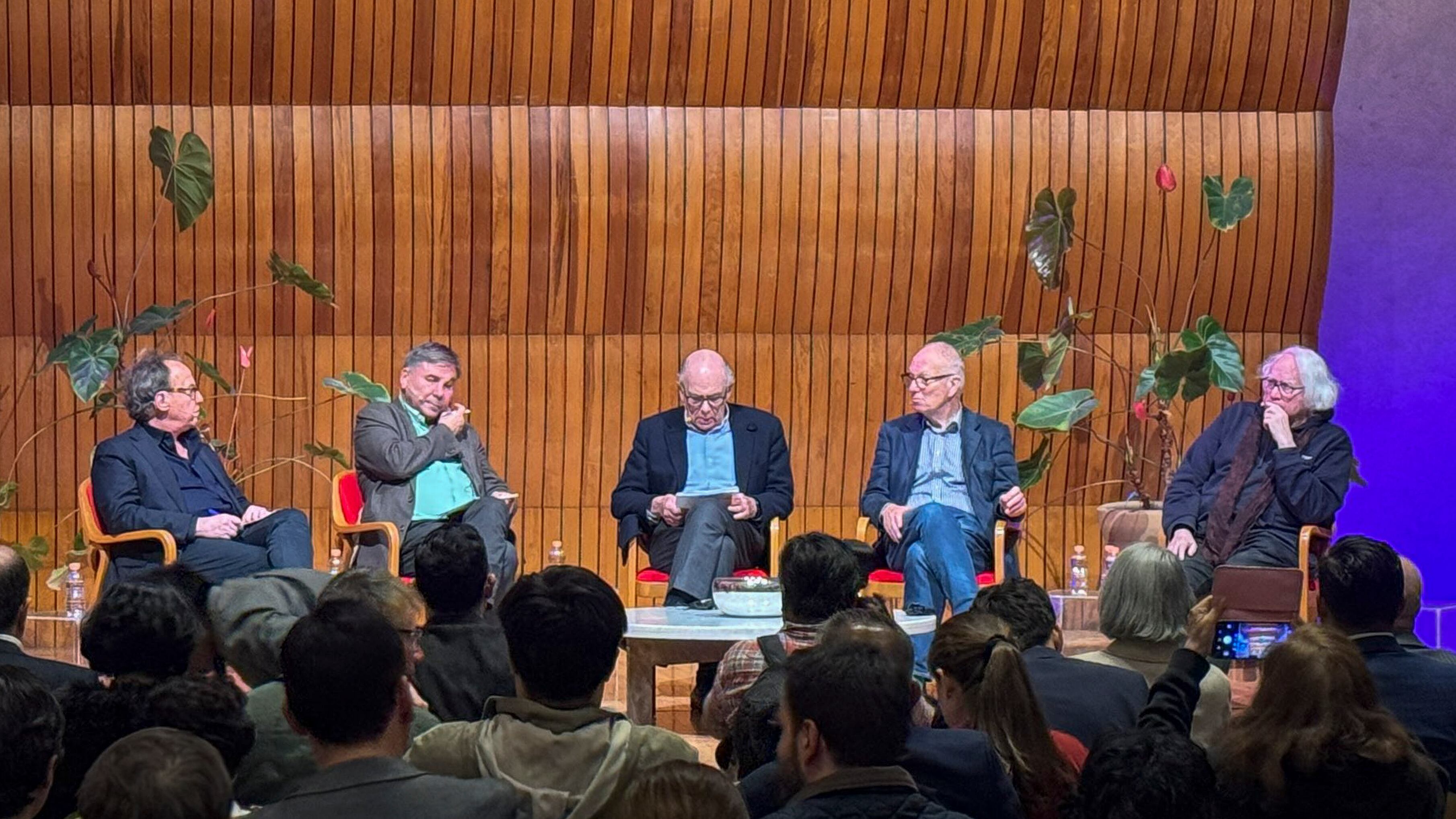 ‘La libertad de Vuelta’ reúne a voces en varios foros que ven similitudes entre las políticas de Estados Unidos con China