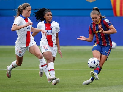 Martens marca su primer gol ante el PSG en el Johan Cruyff.