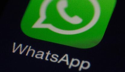 Icono de WhatsApp con en un teléfono