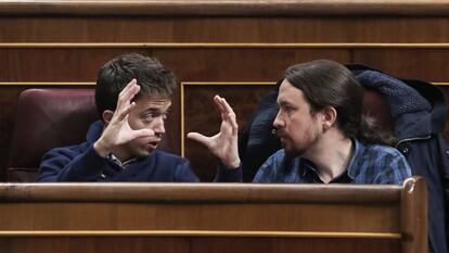 Íñigo Errejón y el líder de Podemos, Pablo Iglesias en el Congreso.