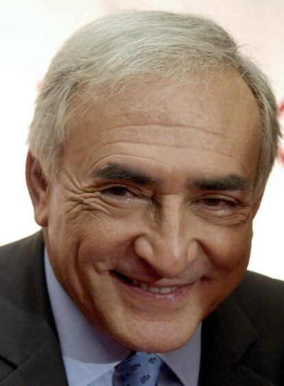 El ex ministro francés de Economía y Finanzas, Dominique Strauss-Kahn, es el nuevo director gerente del FMI