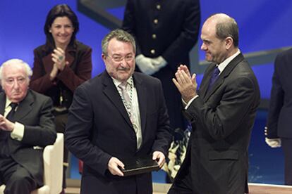 Bernat Soria, tras recibir ayer la medalla de Andalucía de manos del presidente de la Junta.