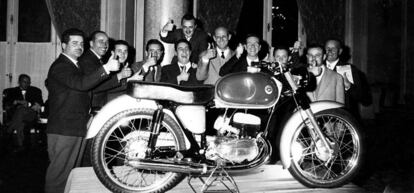 Presentación de la Tralla 101 en el hotel Ritz de Barcelona en 1959.