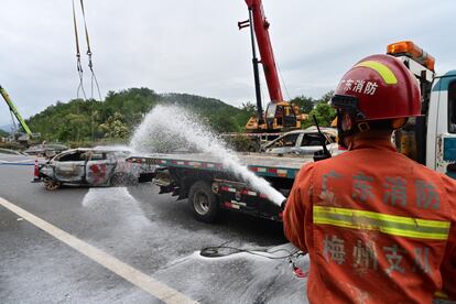 Varios muertos tras hundirse un tramo de una autopista en China