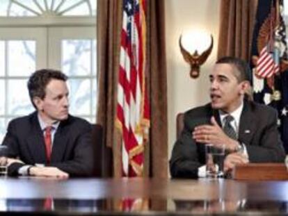 El secretario del Tesoro, Timothy Geithner, y el presidente de los Estados Unidos, Barack Obama