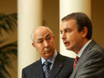 Driss Jettu (izquierda) y Zapatero, en La Moncloa.