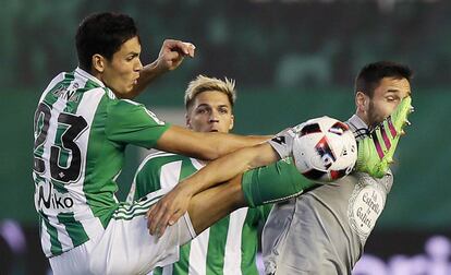 Mandi se muestra con contundencia ante Andone.