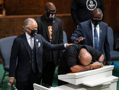 Terrence Floyd, hermano de George Floyd, durante la vigilia de este domingo en Minneapolis.