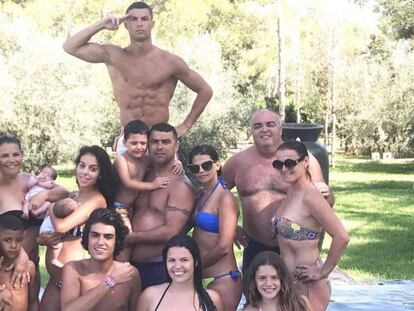 Cristiano Ronaldo y su familia durante sus vacaciones en Ibiza.