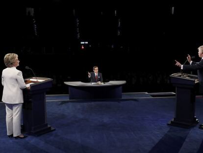 Donald Trump y Hillary Clinton durante el debate presidencial