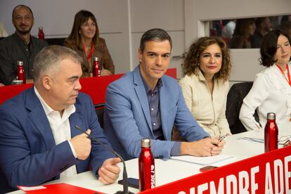 Santos Cerdán, Pedro Sánchez y María Jesús Montero, en el último comité federal del PSOE.