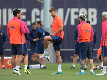 Los jugadores del Barça en un momento del entrenamiento.