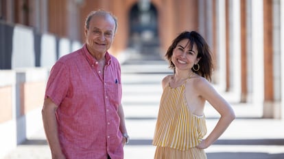 Los periodistas José Antonio Martínez Soler y María Ramírez, ambos exbecarios de la Fundación Nieman, reunidos para una charla con EL PAÍS.