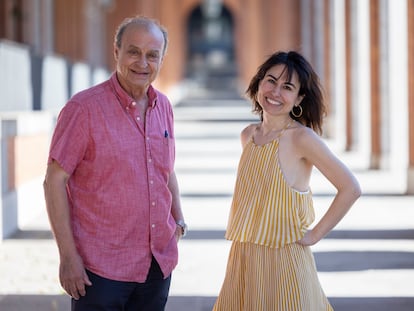 Los periodistas José Antonio Martínez Soler y María Ramírez, ambos exbecarios de la Fundación Nieman, reunidos para una charla con EL PAÍS.