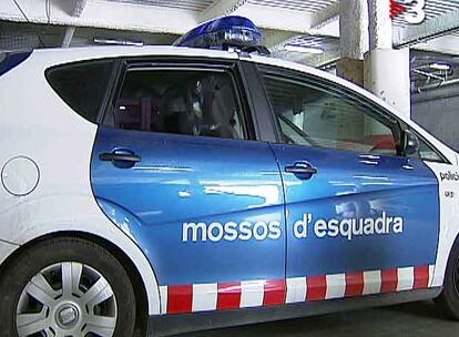 El coche donde viaj Sergio Carmona, sin el cristal de una de las ventanillas posteriores.