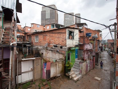 Favela Panorama com o Parque Cidade Jardim ao fundo.