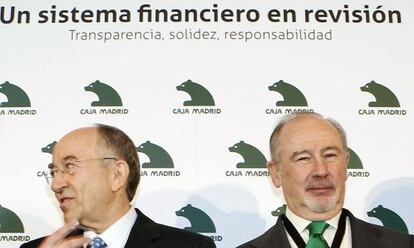 El exgobernador del Banco de Espa&ntilde;a, Miguel &Aacute;ngel Fern&aacute;ndez Ord&oacute;&ntilde;ez, y el expresidente de Bankia, Rodrigo Rato, en 2010.