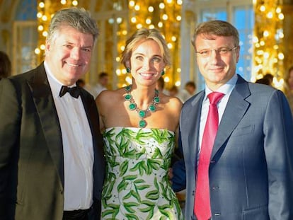Corinna zu Sayn-Wittgenstein, Juan Villalonga y y el exministro y hombre de negocios ruso Herman Gref en el Festival de las Noches Blancas en San Petersburgo el 21 de junio de 2014.