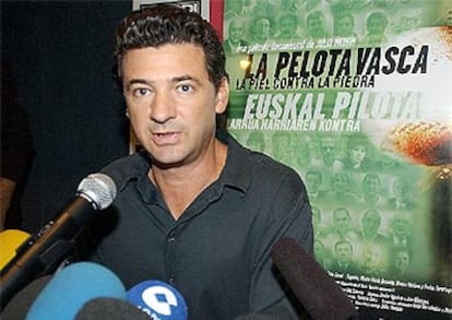 El cineasta Julio Medem, durante la presentación a la prensa de su polémico documental.