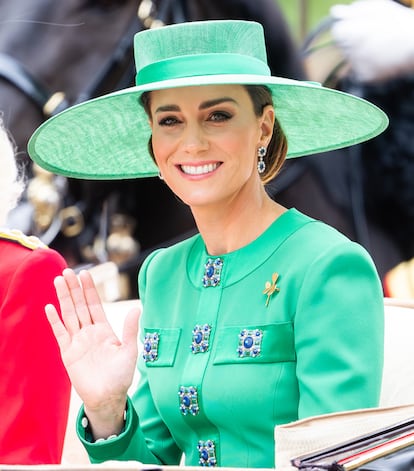 La princesa de Gales combinó el vestido de Andrew GN con una pamela del mismo tono firmada por Philip Treacy. 