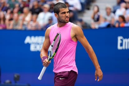 Alcaraz celebra un punto en el encuentro de este viernes ante Djokovic.