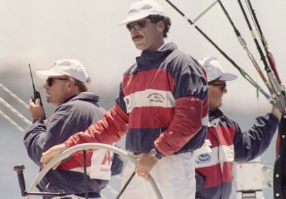 Cayard, durante una regata en aguas de San Diego, en la Copa del América de 1995.