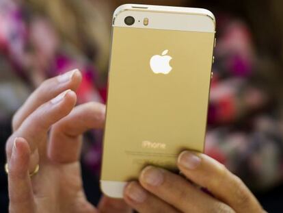 El iPhone 5S dorado.