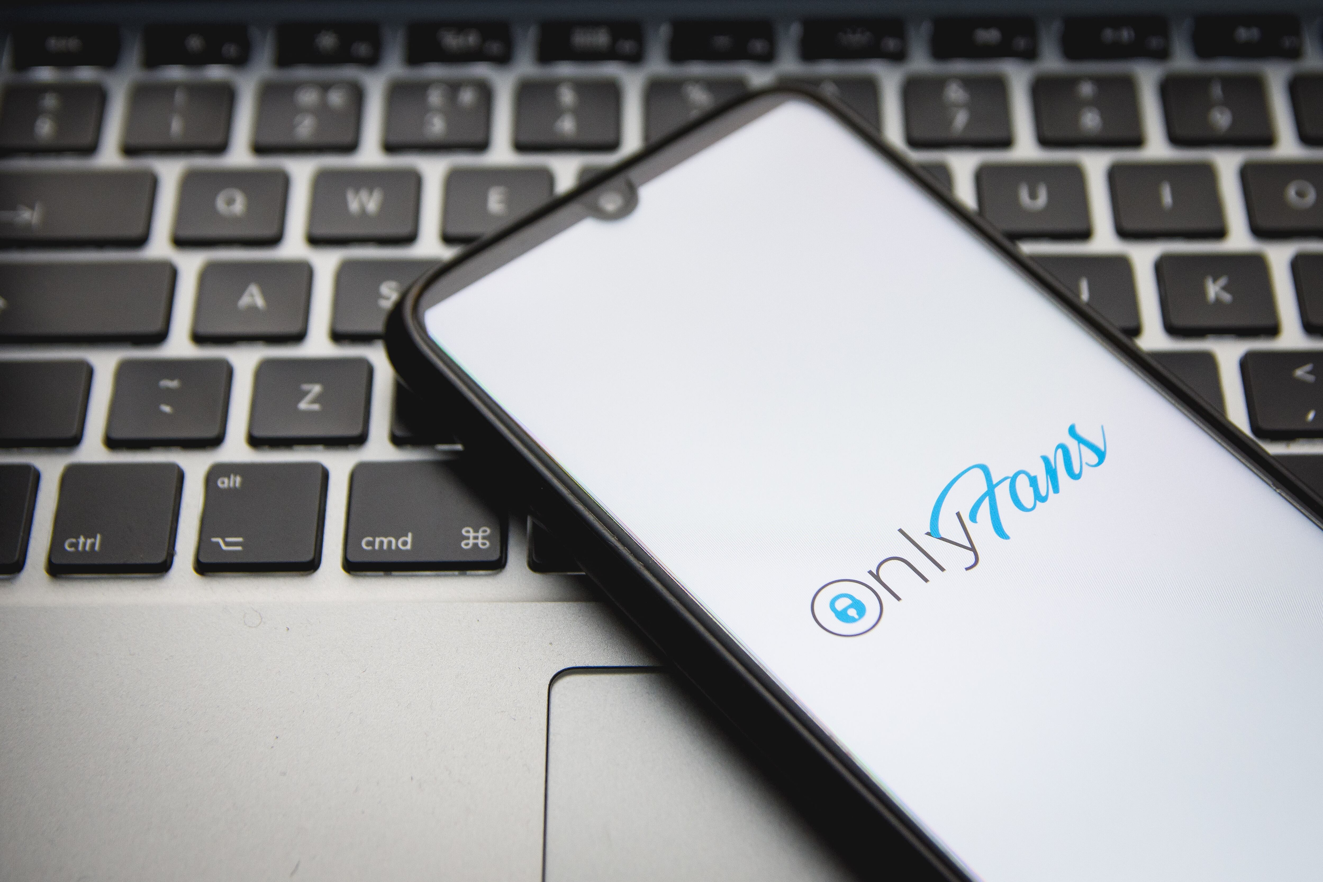El rey de OnlyFans abandona Andorra por el miedo de acabar en la cárcel por proxeneta