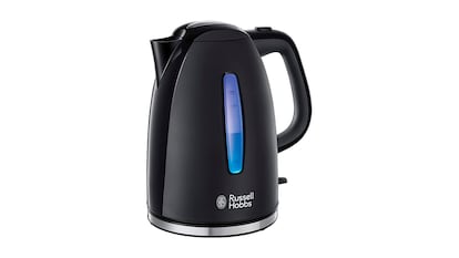 Hervidores de agua eléctricos sobre fondo blanco.